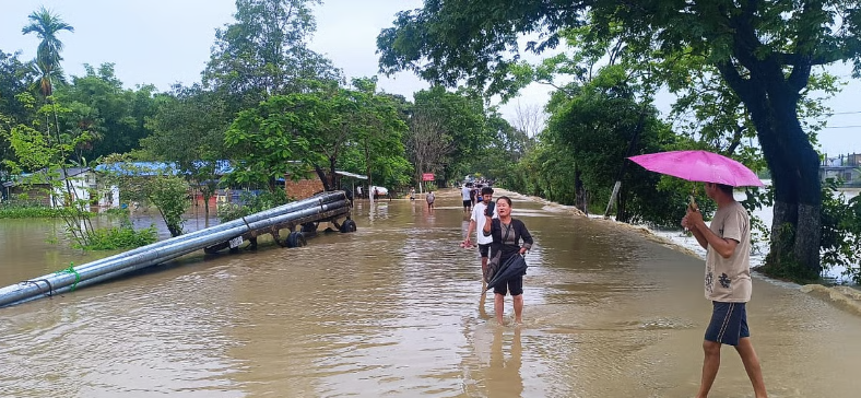 মানৱীয় দৃষ্টিকোণেৰে আপুনিও বন্যাৰ্তৰ বাবে কৰিব পাৰে এই কাম
