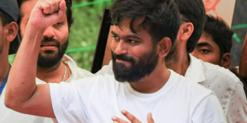 হলীউডৰ অভিনেত্ৰীয়ে ছচিয়েল মিডিয়াত Follow কৰিলে অভিজিৎ দীপকেক
