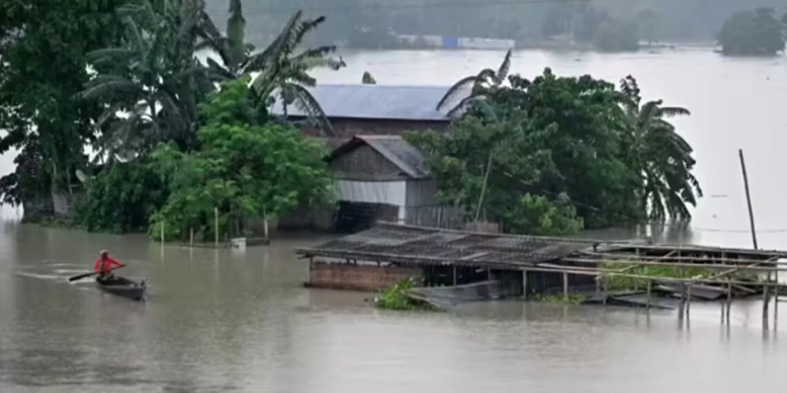 উজনিত ভয়ংকৰ হৈছে বান পৰিস্থিতি, বৃদ্ধি পাইছে মৃতকৰ সংখ্যা!