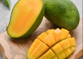 এইসকল লোকে বতৰৰ ফল আম খোৱাৰ আগতে সাৱধান হওক