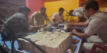 বাছ চালকৰ ঘৰত উদ্ধাৰ ১৫ কেজি সোণসহ ২৮ কোটি টকা?