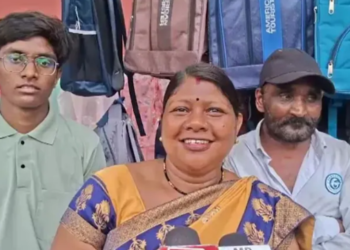 ফুটপাথৰ দোকানেৰে পিতৃৰ জীৱন সংগ্ৰাম, NEET পৰীক্ষাত উজলিল পুত্ৰ