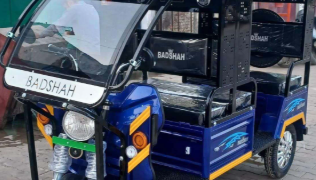 চীনা APP BAT-BMSৰ উপদ্ৰৱত ই-ৰিক্সা চালকৰ হাৰাশাস্তি ! চলন্ত অৱস্থাতে বন্ধ হৈ যায় ই-ৰিক্সা