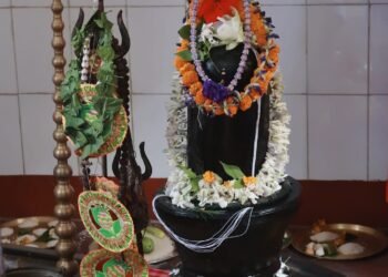 শাওন মাহত শিৱলিংগত কিয় ক’লা তিল দিয়া হয়?