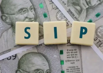কোটিপতি হোৱাৰ সহজ উপায়, দৰমহা ৫০ হাজাৰ টকা হ’লেও SIPৰে হওক ধনী!