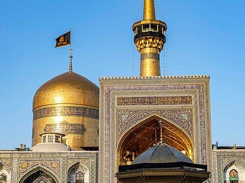 খামেনেইৰ জানাজা সম্পন্ন হোৱা Imam Reza Shrineৰ মহত্ব কিমান?