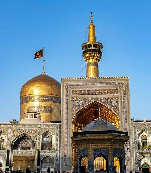খামেনেইৰ জানাজা সম্পন্ন হোৱা Imam Reza Shrineৰ মহত্ব কিমান?