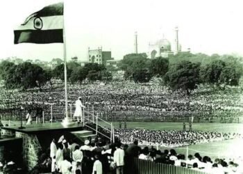 পুৱালৈ অপেক্ষা নকৰি কিয় মাজনিশাই ভাৰতক স্বাধীন ঘোষণা কৰা হৈছিল?