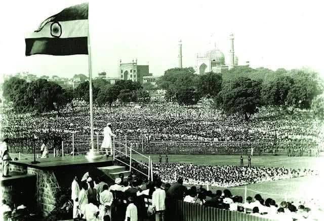 পুৱালৈ অপেক্ষা নকৰি কিয় মাজনিশাই ভাৰতক স্বাধীন ঘোষণা কৰা হৈছিল?