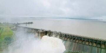 নীপকোৱে এৰিছে পানী, ৪ খন গেটেৰে পানী এৰি দিয়াৰ পাছতে হাহাকাৰ পৰিস্থিতি