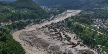 নেপালৰ বিধ্বংসী বানৰ পিছত সন্ধানহীন বহুলোক, চিন্তিত আত্মীয়
