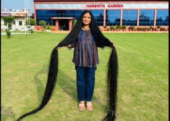 ৮ফুটতকৈও দীঘল চুলিৰে যুৱতীয়ে ভাৰতলৈ কঢ়িয়াই আনিলে গৌৰৱ