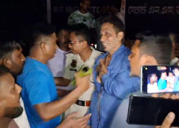 ৱাৰ্ড মেম্বাৰৰ গেৰেজত ওলাল বস্তাই বস্তাই বান সাহায্য সামগ্ৰী!