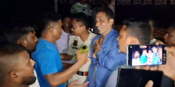 ৱাৰ্ড মেম্বাৰৰ গেৰেজত ওলাল বস্তাই বস্তাই বান সাহায্য সামগ্ৰী!