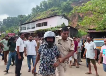 ‘শ্বিলঙত ভয়ংকৰ হৈয়েই আছে পৰিস্থিতি’, চোহৰাত আবদ্ধ অসমৰ ২ শতাধিক বাহন
