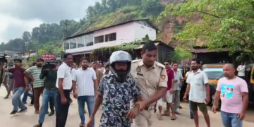 ‘শ্বিলঙত ভয়ংকৰ হৈয়েই আছে পৰিস্থিতি’, চোহৰাত আবদ্ধ অসমৰ ২ শতাধিক বাহন