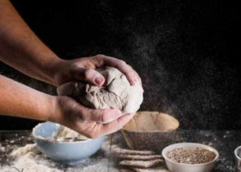 আটা কিনোতে সাৱধান! বজাৰত ওলাইছে শিলৰ গুড়ি মিহলি কৰা আটা