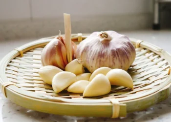 পুৰুষ-মহিলাৰ শৰীৰত আহিব শক্তি, মাত্ৰ ৰাতিপুৱা খালী পেটত খাওক কেঁচা নহৰু!