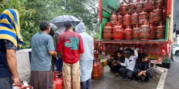 এল পি জি সংযোগ কেনেকৈ স্থানান্তৰ কৰিব? ঘৰ সলনি কৰিলে নকৰিব ভুল!