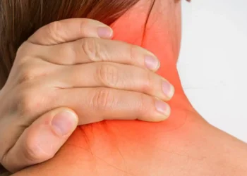 Neck Pain: অত্যাধিক ডিঙিৰ বিষ? গাৰু ৰ’দত দিলে সঁচাকৈ ঠিক হয় নেকি জানক