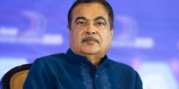 ‘নিজৰ ভুলৰ মূল্য ভৰিছোঁ’-যান-জঁটত আৱদ্ধ নীতিন গাডকাৰীৰ অকপট স্বীকাৰোক্তি