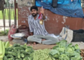 দেশৰ হৈ ৪বাৰকৈ স্বৰ্ণ জয় কৰা খেলুৱৈয়ে এতিয়া ফুটপাথত বিক্ৰী কৰিছে পাচলি