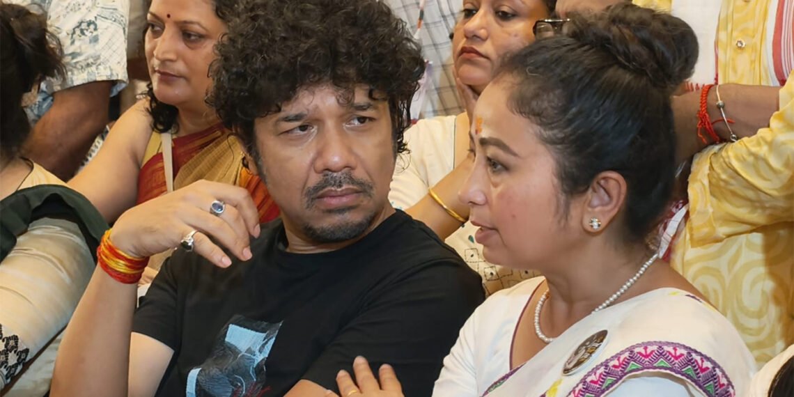 পাপনৰ মুখত ‘মায়াবিনী’, জুবিন ক্ষেত্ৰত উপস্থিত হৈ সান্তনা দিলে গৰিমাক