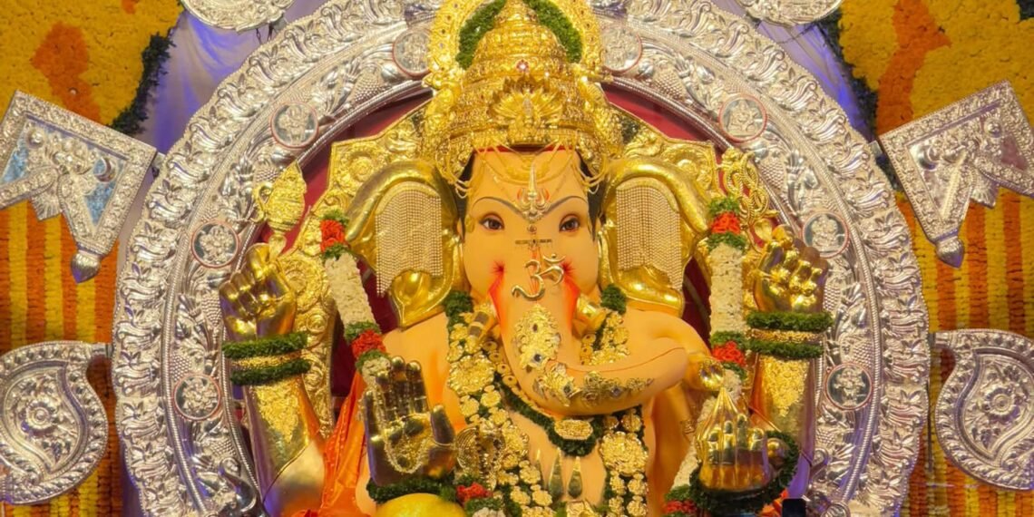 ৬৬ কেজিৰ সোণ-৩৩৫কেজি ৰূপেৰে নিৰ্মিত গণেশৰ মূৰ্তি