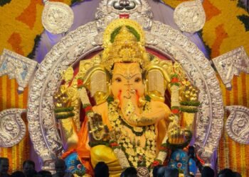 ৬৬ কেজিৰ সোণ-৩৩৫কেজি ৰূপেৰে নিৰ্মিত গণেশৰ মূৰ্তি