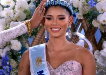 জোহেৰীৰ শিৰত Miss World 2026 ৰ বিজয় মুকুট