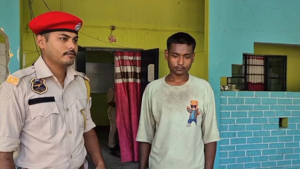 কিশোৰীৰে অপকৰ্ম ৩ লম্পটৰ, ভিডিঅ’ ভাইৰেলৰ ভাবুকিৰে ব্লেকমেইলিং