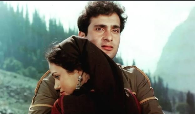১৬ বছৰ বয়সতে স্তনপানৰ কৰিছিল অভিনয়