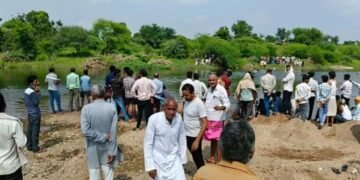 পিতৃ-পুত্ৰসহ একেটা পৰিয়ালৰে ৫জন লোকৰ সলিল সমাধি