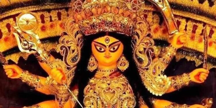 মৃণ্ময় মূৰ্তিৰ নহয়, দেৱীৰ ৰূপত কলগছক কিয় পূজা কৰে এইটো মন্দিৰত? জানক ৰহস্য আৰু ইতিহাস