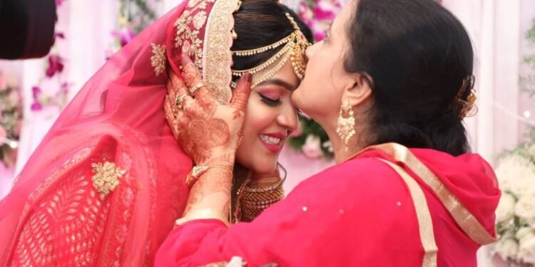 বিয়াৰ পিছত বোৱাৰীসকল শহুৰেকৰ সম্পত্তিৰ মালিক হয় নেকি? আইনে কি কয় জানক