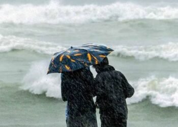 ‘অৰ্ণৱ’ৰ তাণ্ডৱ আৰম্ভ! কেইবাটাও প্ৰান্তত প্ৰবল বৃষ্টিপাত, প্ৰশাসনৰ সতৰ্কবাণী