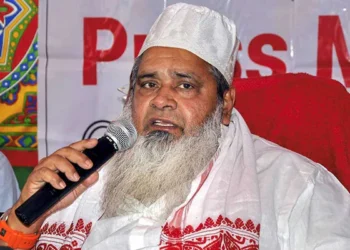 আজমলৰ সভাত ‘মায়াবিনী’! জুবিন গাৰ্গৰ ন্যায়ৰ কথা কৈ ভোটভিক্ষা আজমলৰ