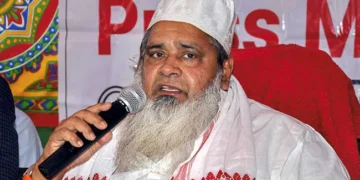 আজমলৰ সভাত ‘মায়াবিনী’! জুবিন গাৰ্গৰ ন্যায়ৰ কথা কৈ ভোটভিক্ষা আজমলৰ