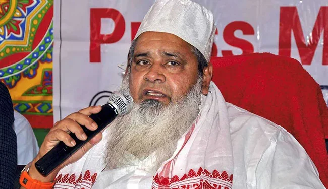আজমলৰ সভাত ‘মায়াবিনী’! জুবিন গাৰ্গৰ ন্যায়ৰ কথা কৈ ভোটভিক্ষা আজমলৰ