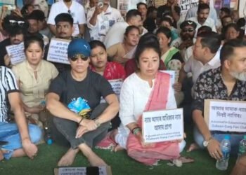 ‘অমৃতপ্ৰভাই কেনেকৈ জামিন পালে?’ হাজাৰটা প্ৰশ্ন বুকুত লৈ ‘জুবিনক্ষেত্ৰ’ত গৰিমা শইকীয়া গাৰ্গৰ প্ৰতিবাদ