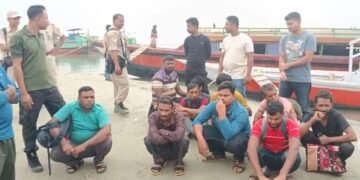 ধনৰ বিনিময়ত সীমান্ত পাৰ কৰোৱায় বাংলাদেশীক