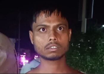 ৩০-৩৫ জনীয়া এটা দলৰ এজন লোকক নিৰ্বিচাৰ আক্ৰমণ, কিন্তু কিয়?