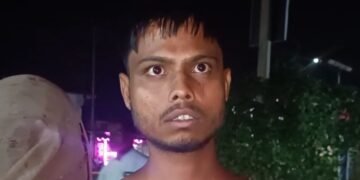 ৩০-৩৫ জনীয়া এটা দলৰ এজন লোকক নিৰ্বিচাৰ আক্ৰমণ, কিন্তু কিয়?