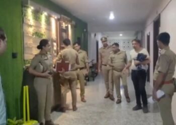 মাতৃক হ*ত্যা কৰি নাবালকৰ আৰক্ষীলৈ ফোন