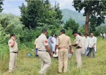 মহিলাক হাৰাশাস্তি কৰি আছিল যুৱকে! ঘৰলৈ মাতি মহিলাই যুৱকৰ কাঢ়িলে প্ৰাণ