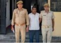 চুবুৰীয়াৰ বিৰুদ্ধে শত্ৰুতাৰ পোতক তুলিবলৈ নিজ মাতৃকে হ*ত্যা