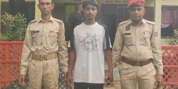 যুৱতীৰে শাৰীৰিক সম্পৰ্ক আপত্তিজনক ভিডিঅ’ ভাইৰেল লম্পট যুৱকৰ!