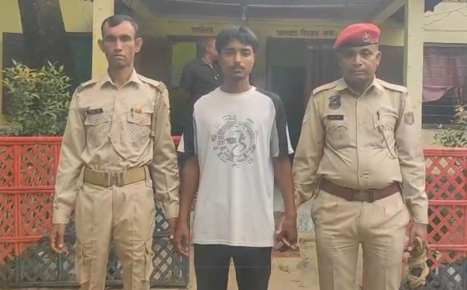 যুৱতীৰে শাৰীৰিক সম্পৰ্ক আপত্তিজনক ভিডিঅ’ ভাইৰেল লম্পট যুৱকৰ!